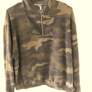 Cropped camo print pullover 3/4 zip